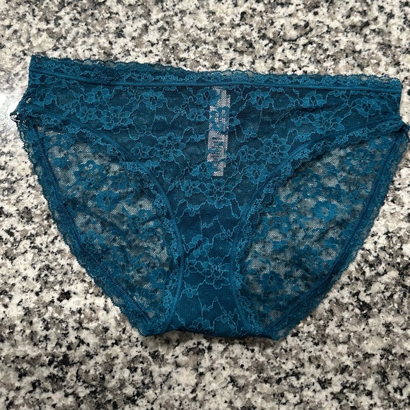Victoria’s Secret “5” Pair Panty Bundle - Picture 12 of 13